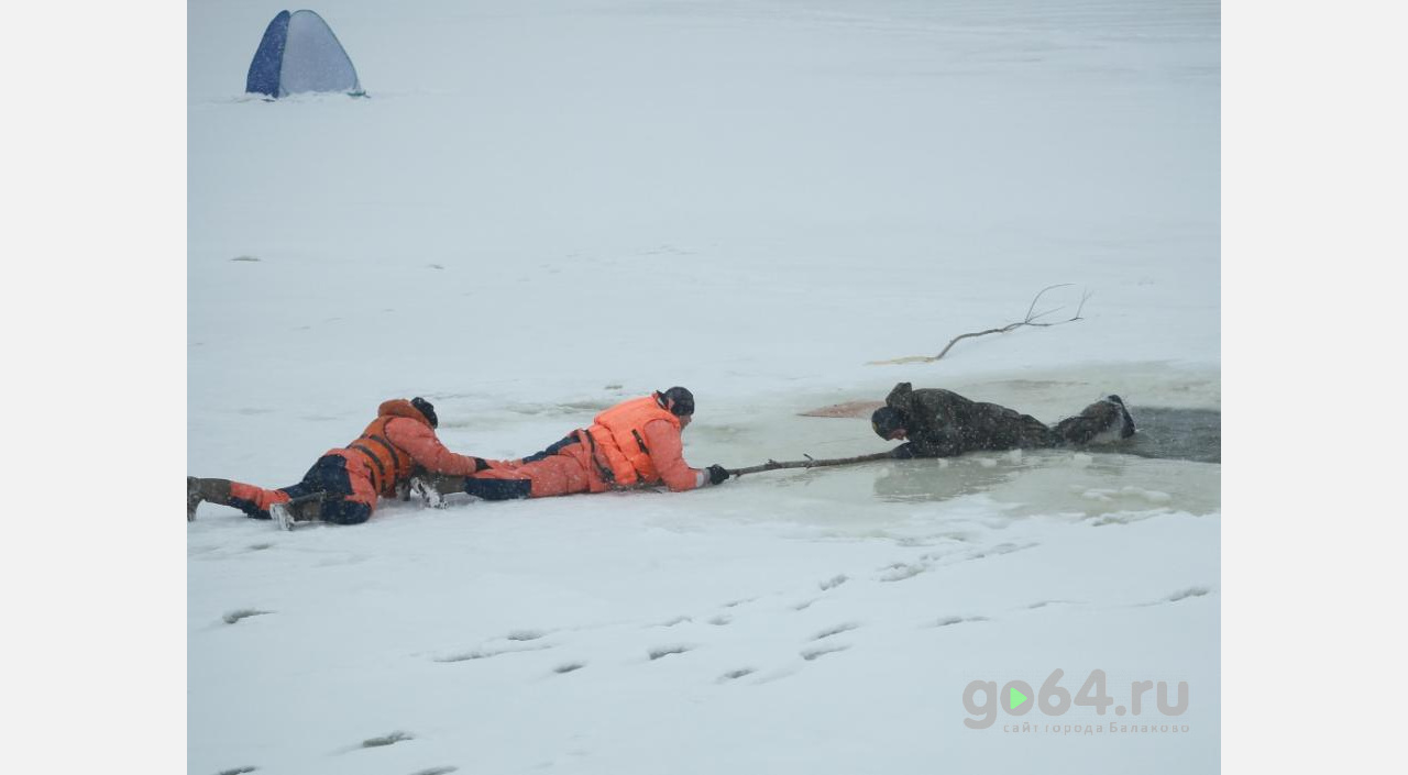 За сутки погибли три любителя зимней рыбалки