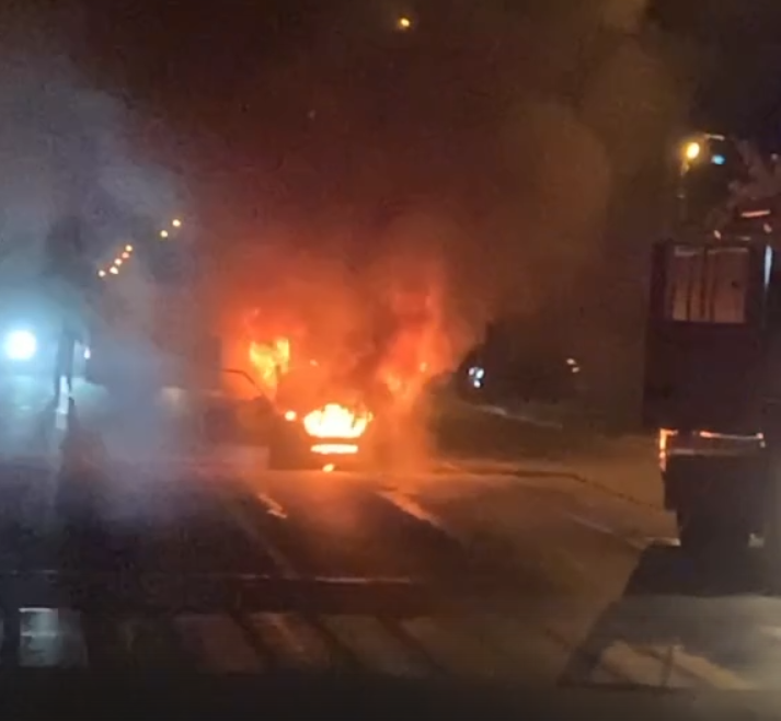 Саратовская область сгорел автомобиль. В Балаково сгорела машина. Чера горил машина в Балаково. Пожар в Балаково вчера на рабочей 39. Вчера поздно вечером