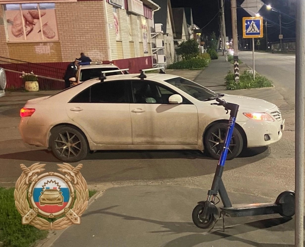 Иномарка в Балаково сбила подростка на электросамокате
