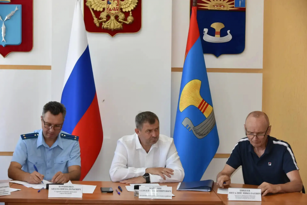 14 семей СВО получили помощь на приёме в Балаково