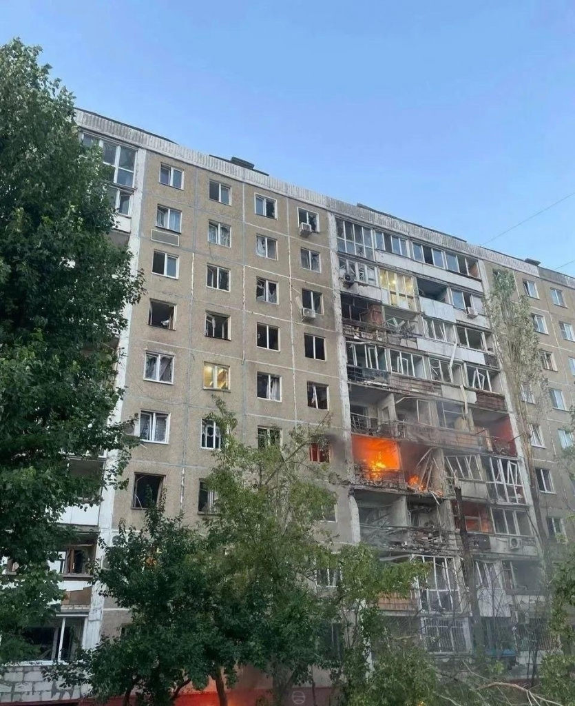 Мать и сын погибли при попадании дрона в жилой дом