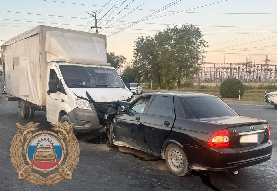 Лоб в лоб. Водитель «Приоры» пострадал в ДТП с грузовиком под Балаково