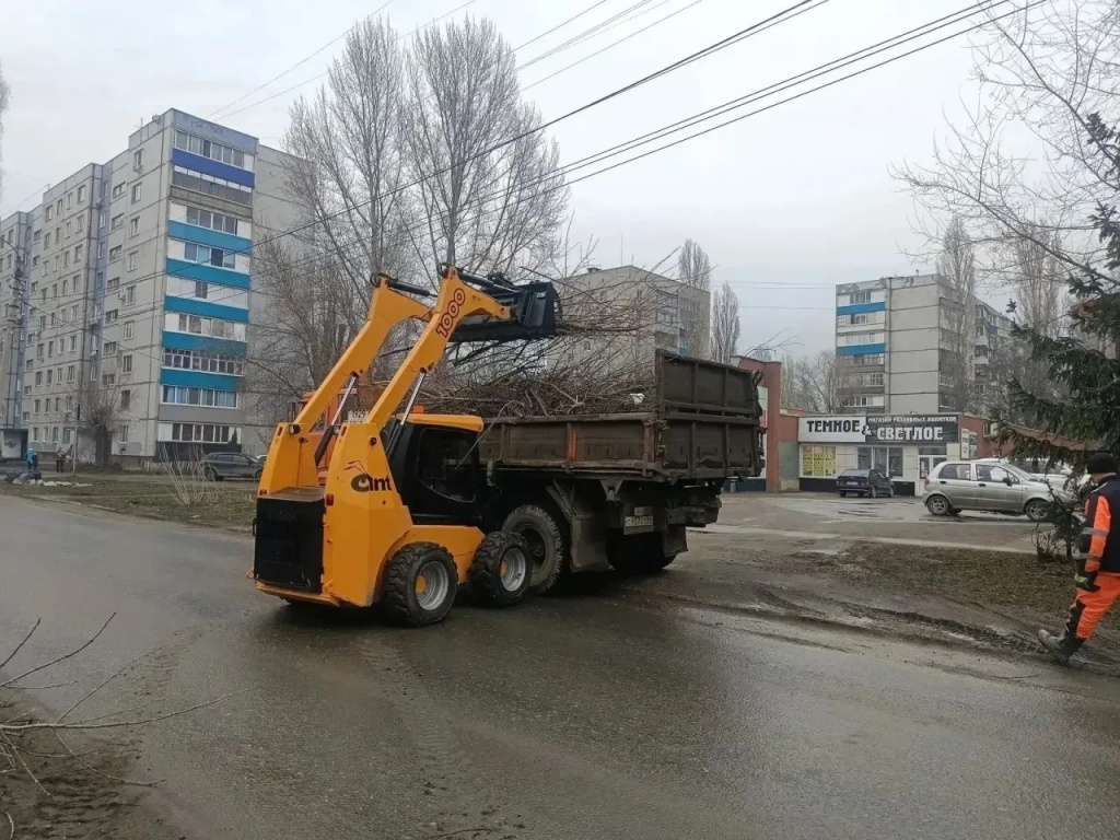 Ночная уборка и смена знаков. Как в Балаково наводят порядок