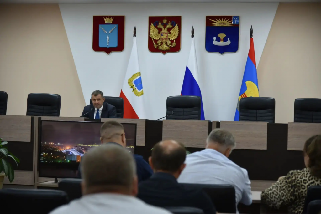 Крышу школы сорвало ветром в балаковском селе