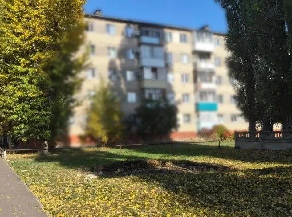 В Балаково снесли очередной самовольный гараж