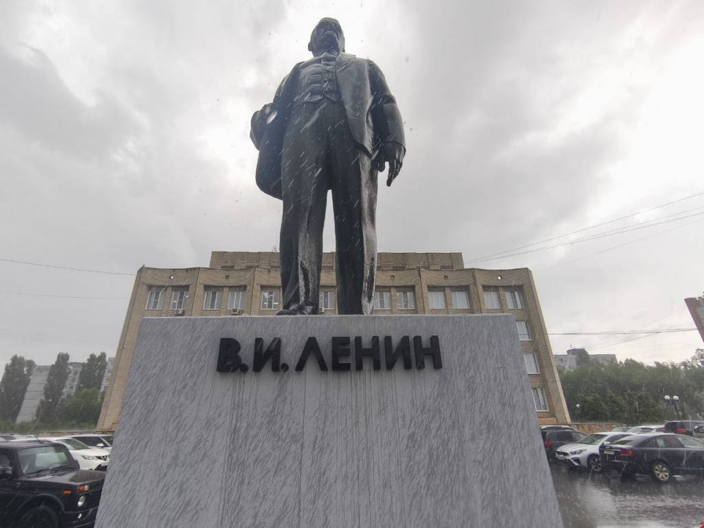  Ленин в Балаково получил обновленный облик: реставрация памятника завершилась