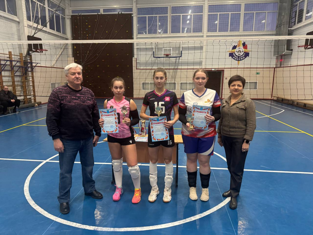 Балаковские волейболистки разгромили соперниц в финале Первенства в Пугачеве