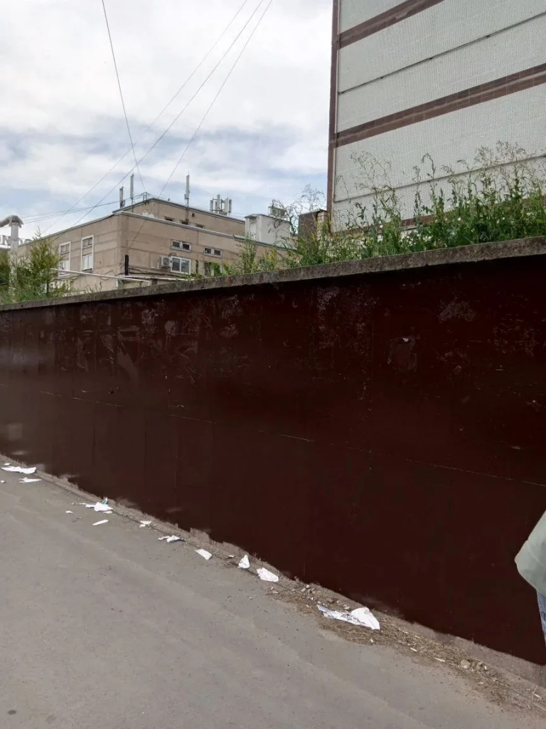 Несанкционированную надпись на парапете закрасили в Балаково