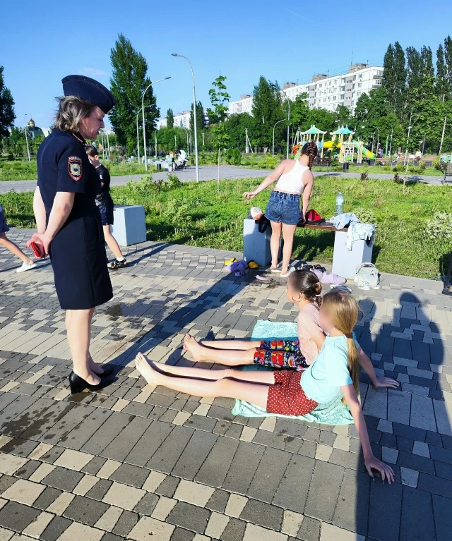 Балаковским детям устроили разбор полётов у фонтана