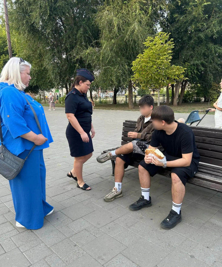 В балаковском парке у подростков изъяли электронные сигареты