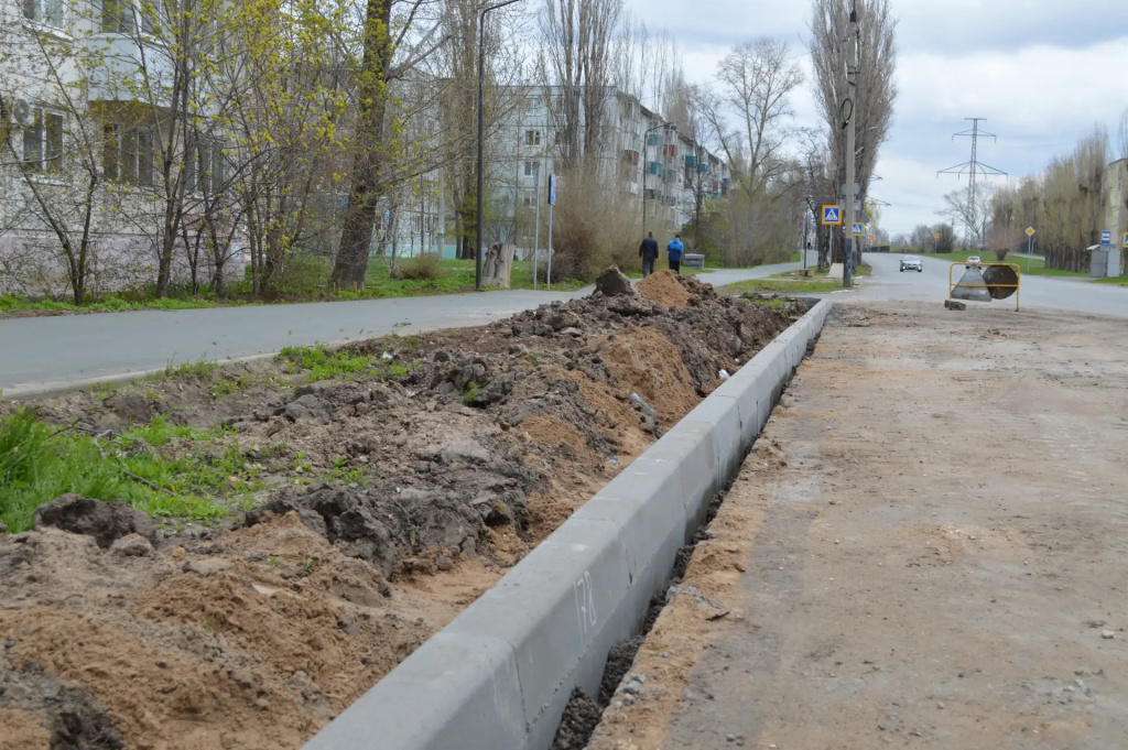 Благоустройство на после вскрышных работы в Балаково продолжается