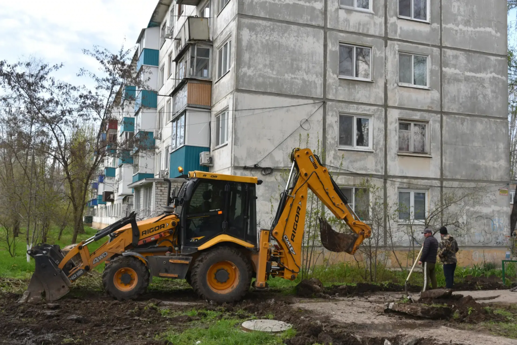 Начался ремонт тротуаров во дворах в Балаково