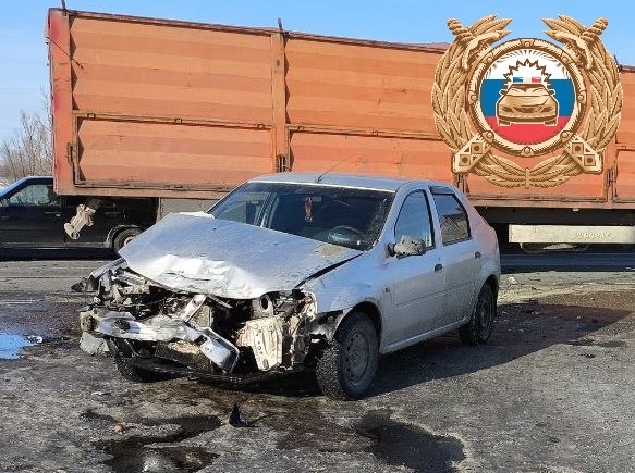 В ДТП с грузовиком под Балаково пострадал водитель иномарки