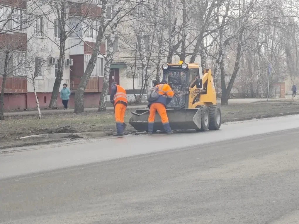Балаковские коммунальщики наводят порядок в городе круглосуточно