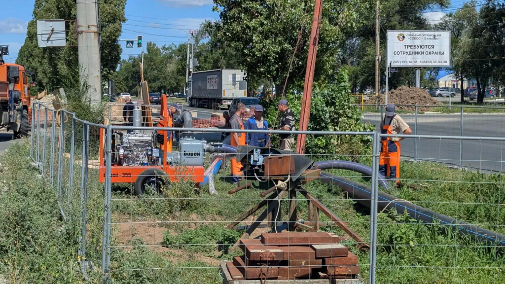 В Балаково меняют полкилометра аварийного коллектора