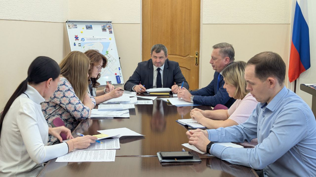 В Балаково продолжают убирать незаконную рекламу и её «наследство»
