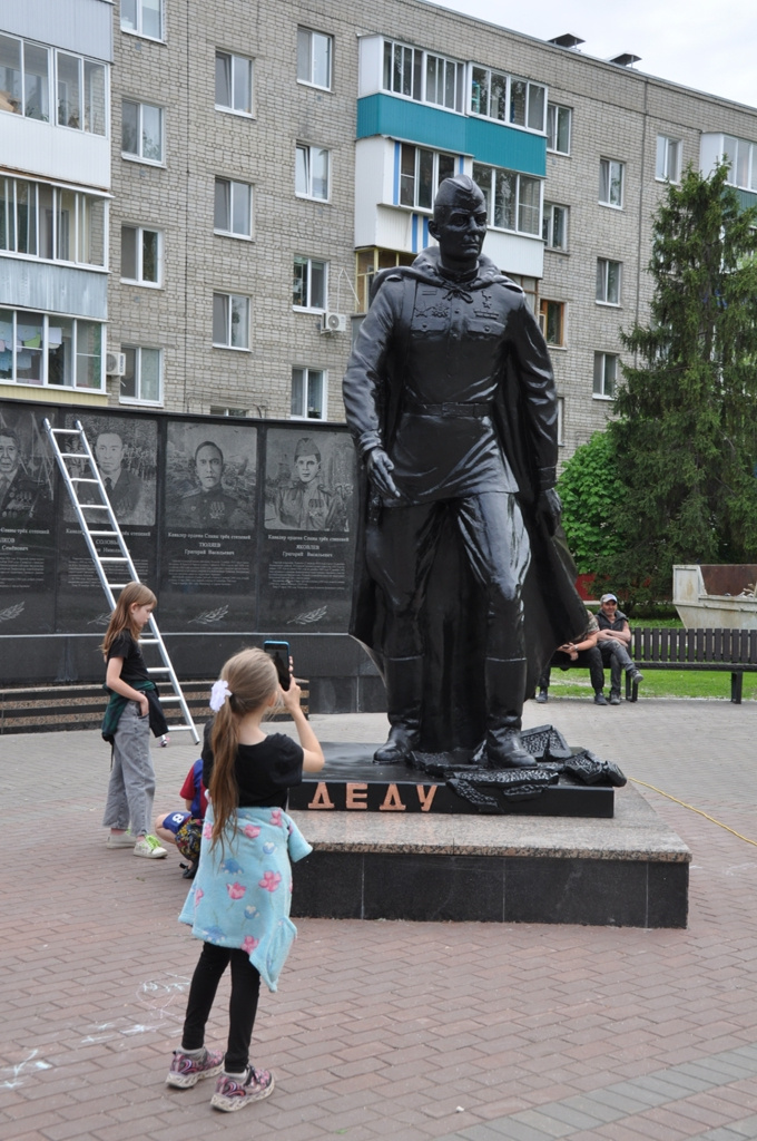  Памятник в Балаково за два месяца поменял цвет