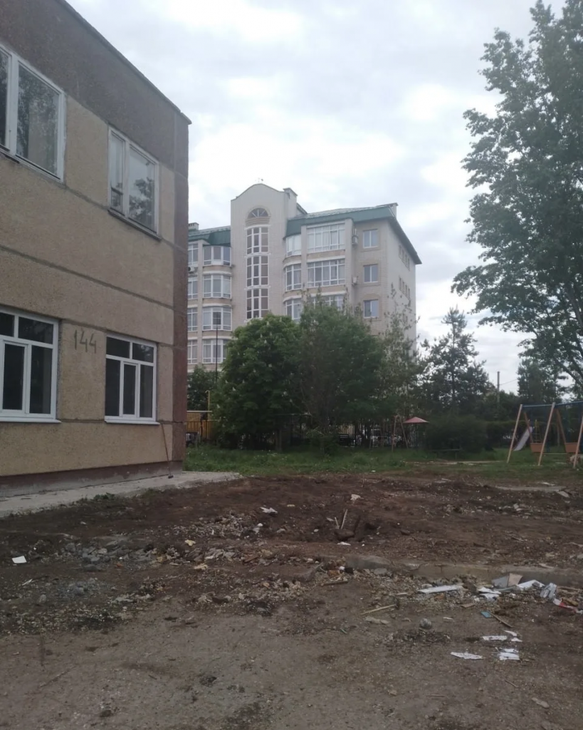В Балаково снесли ларек и взялись за летнее кафе