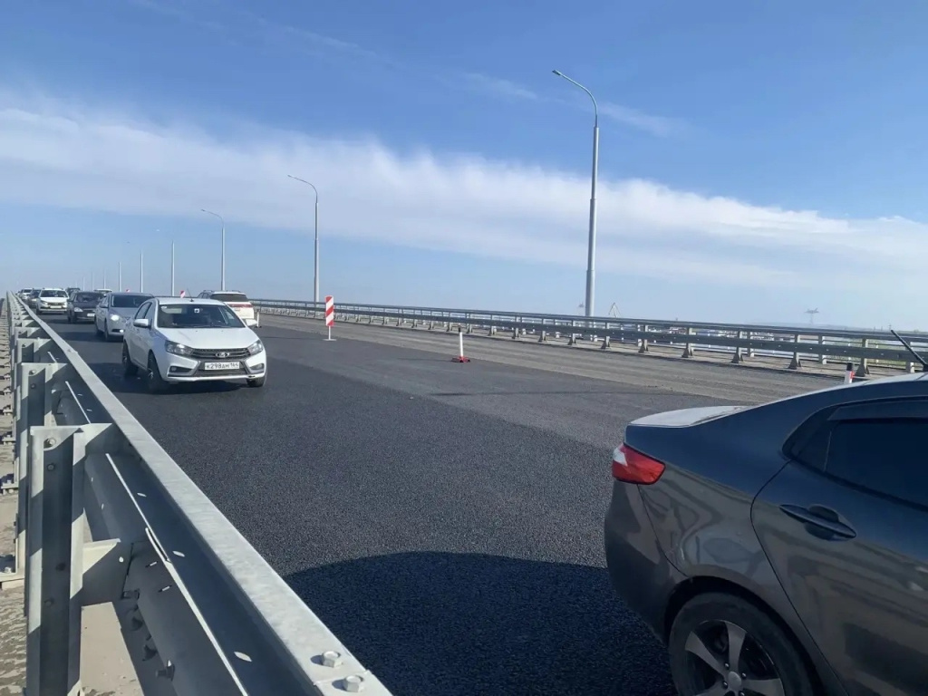 На мосту Победы заасфальтировали одну сторону
