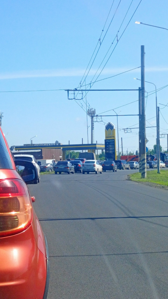 Топлива достаточно, но балаковцы всё ещё в очередях