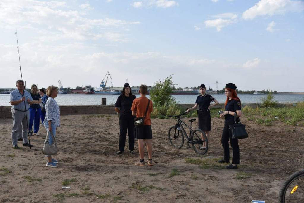  Подростки в Балаково купаются в запрещенных местах