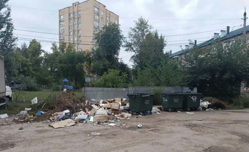 В центре Балаково нашли кучу мусора