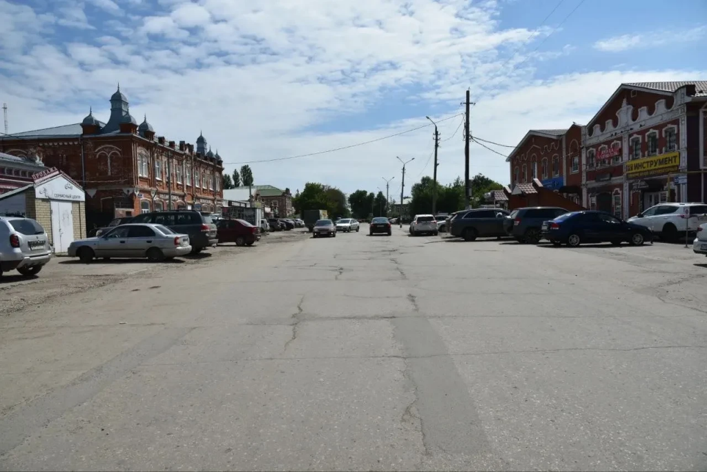 На одной из старейших улиц Балаково начали менять вывески