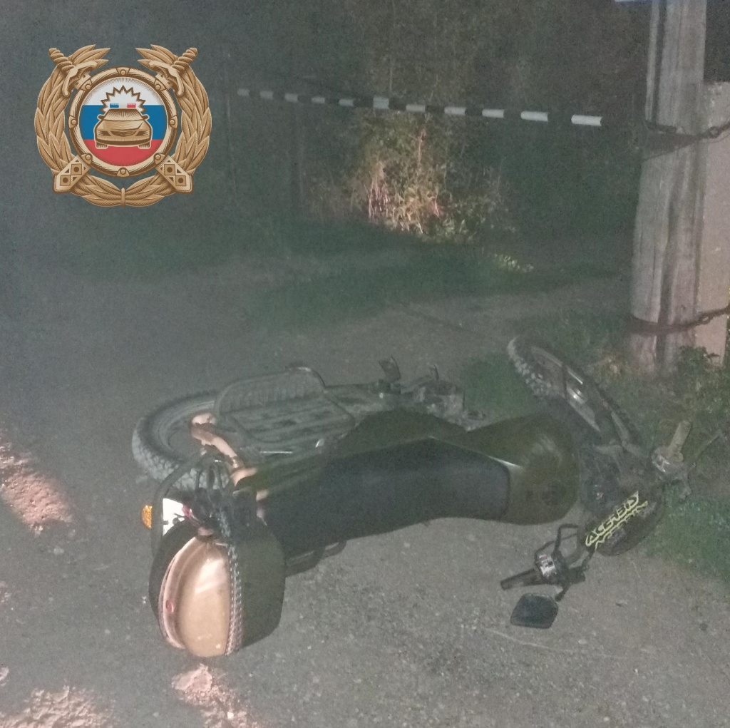  В Балаковском районе мотоцикл разогнался и врезался в металлический шлагбаум