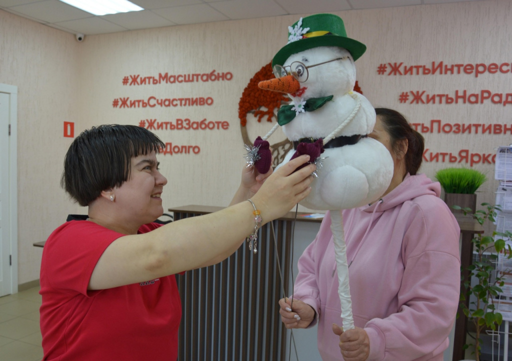  «Серебряные» волонтеры подарили сказку детям с инвалидностью в Балаково