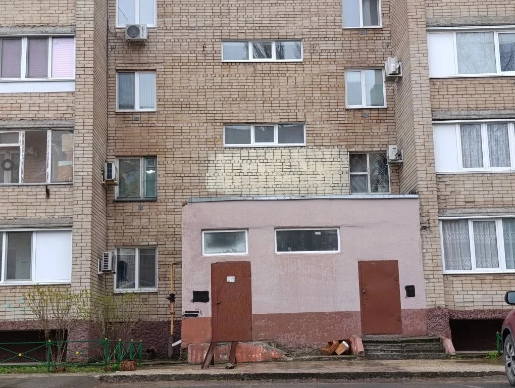 Балаковские УК закрасили уличные надписи