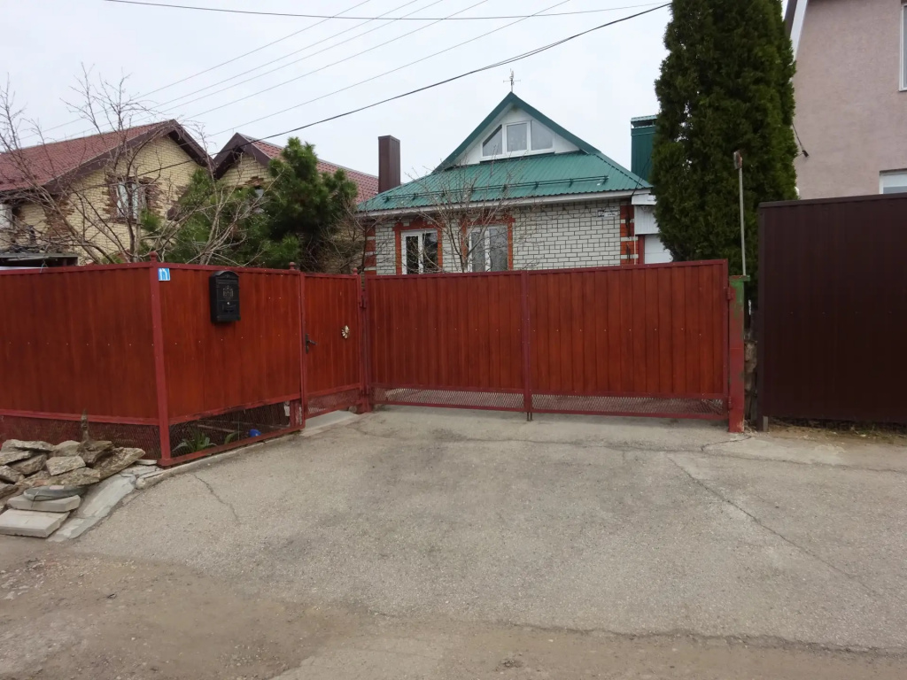 Балаковец снес забор после инспекции контрольного управления