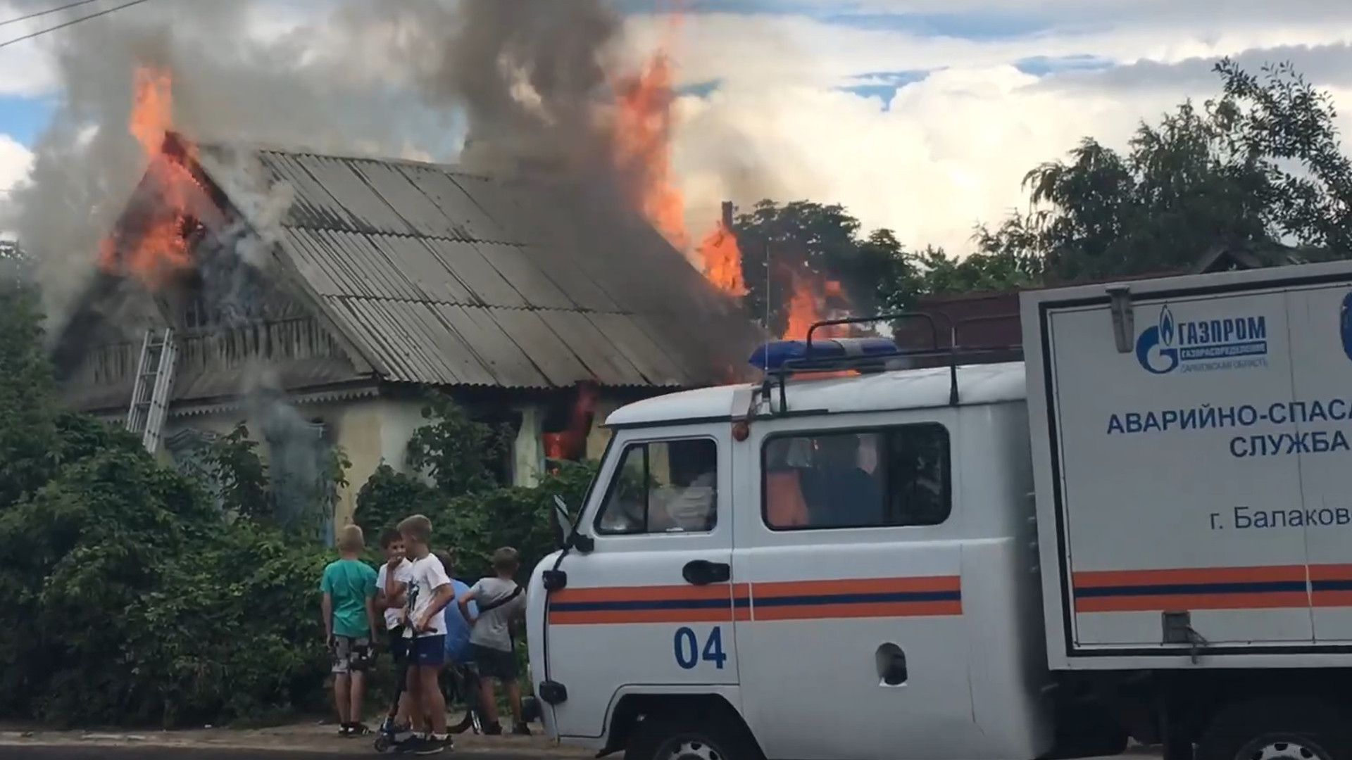 На Комарова сгорел частный дом