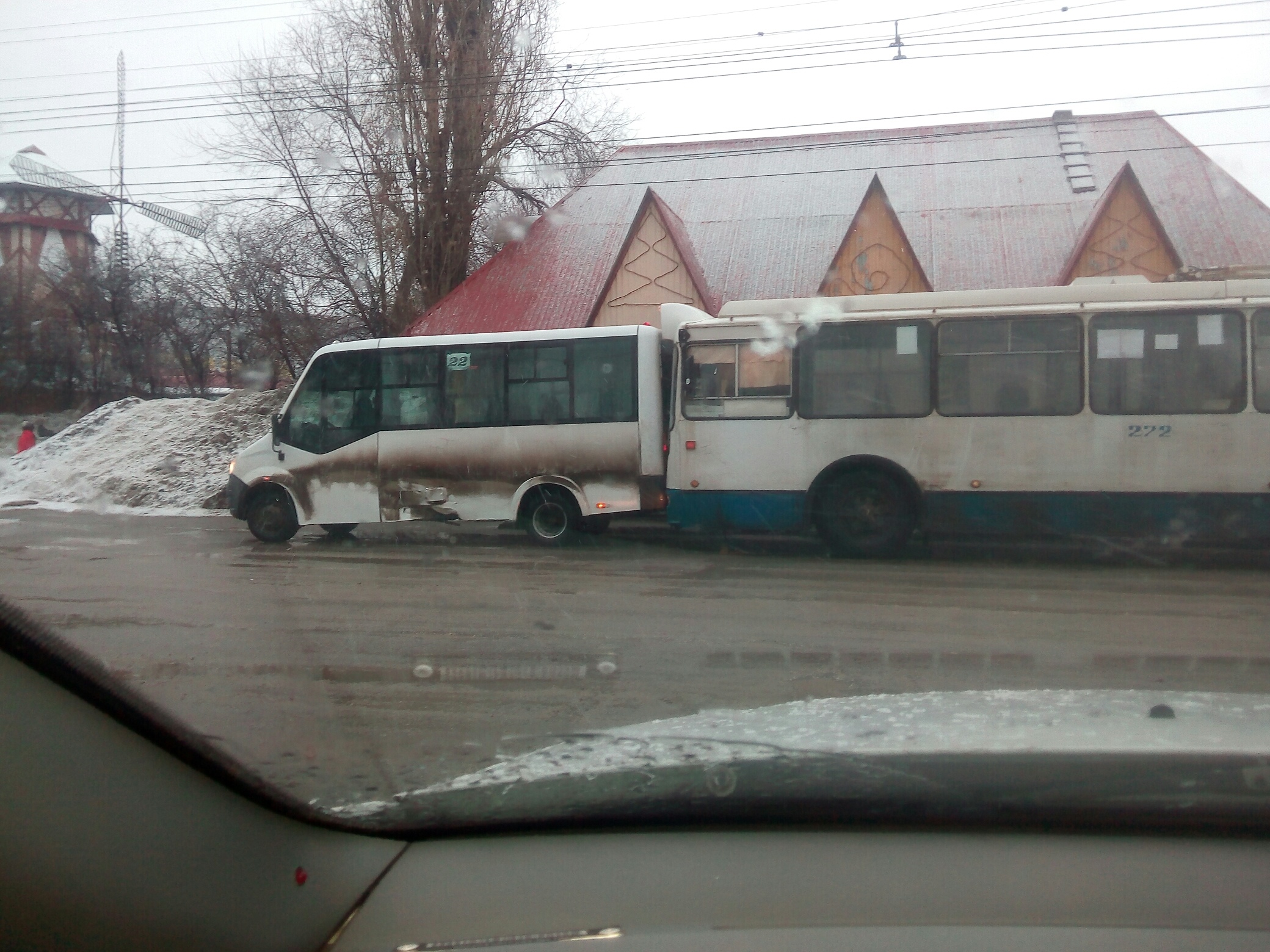 Автовокзал балаково. Маршрутки Балаково. Балаково общественный транспорт. Автобусы Балаково. Автобус авария Балаково.