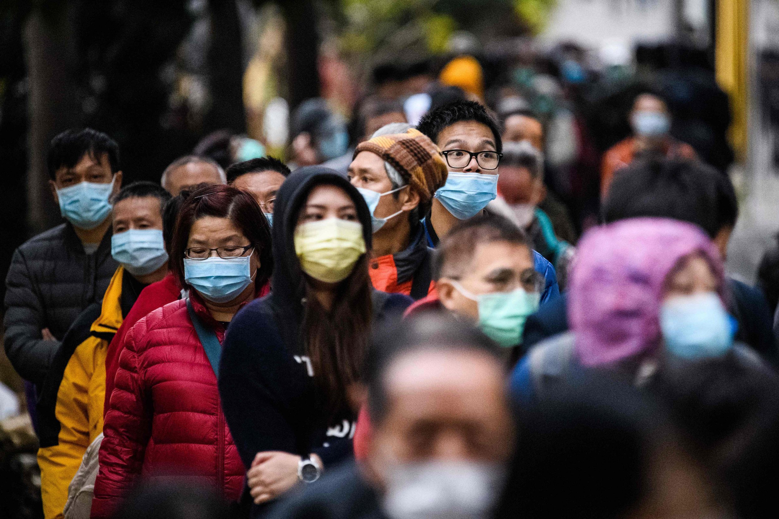 Люди в масках коронавирус