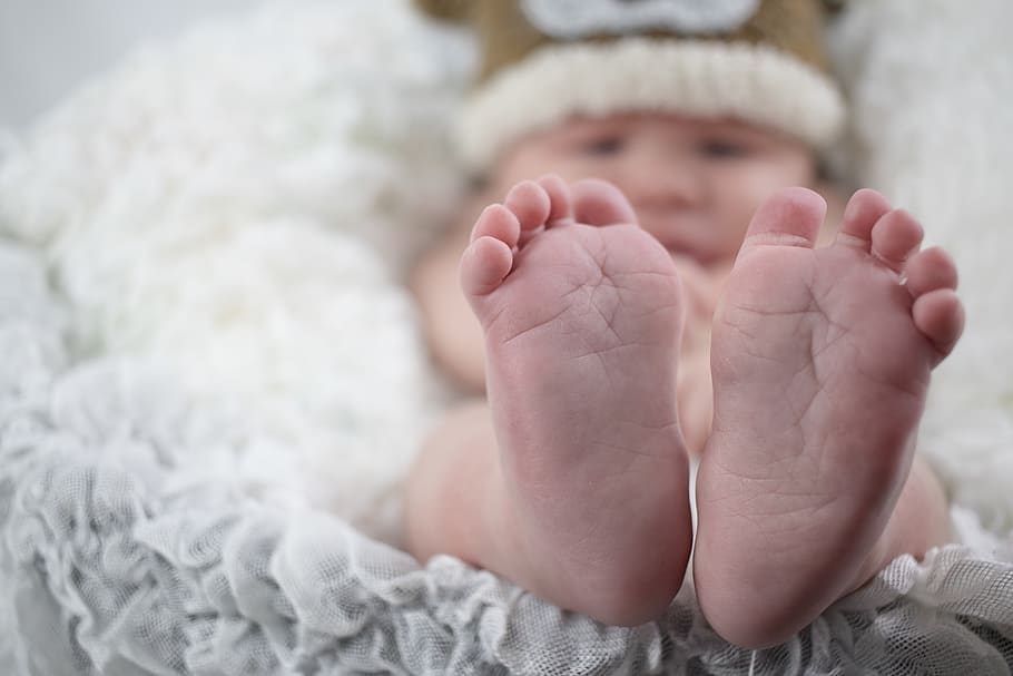 shallow-focus-photo-of-baby-s-feet.jpg